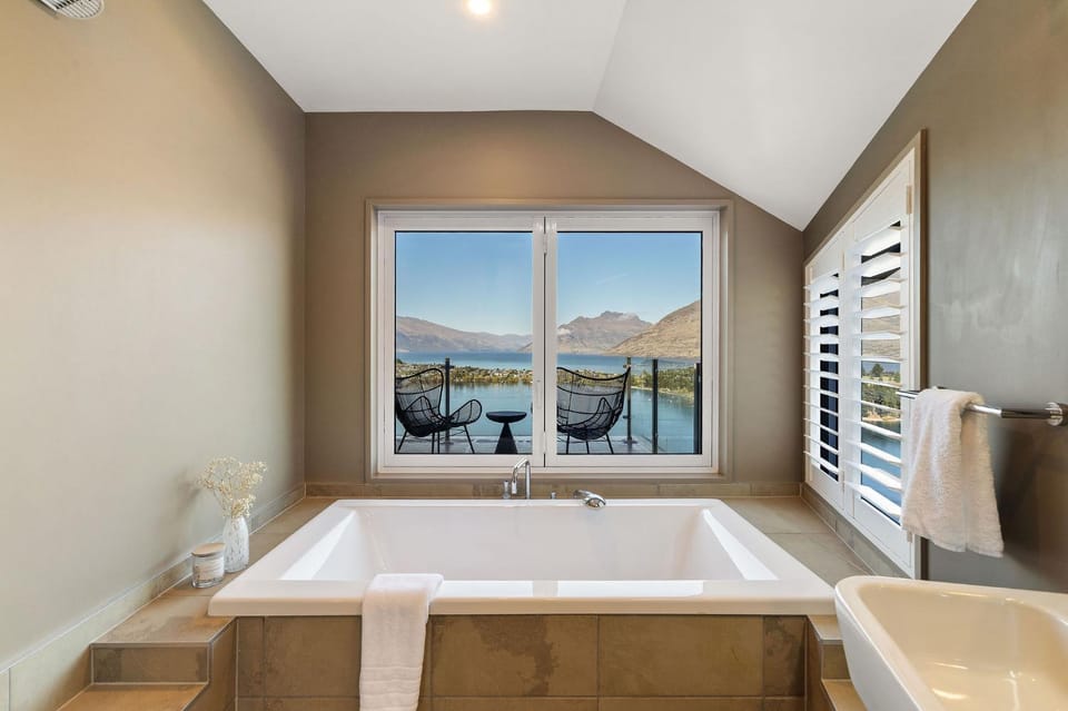 Bathroom, Balcony/Terrace, Lake view, Bath