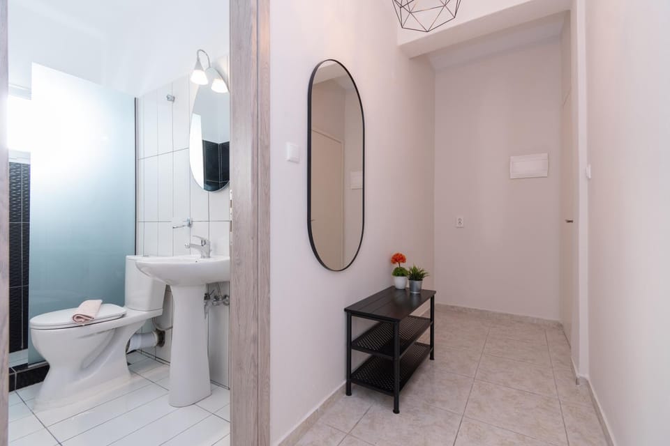 Shower, Toilet, Bathroom, towels