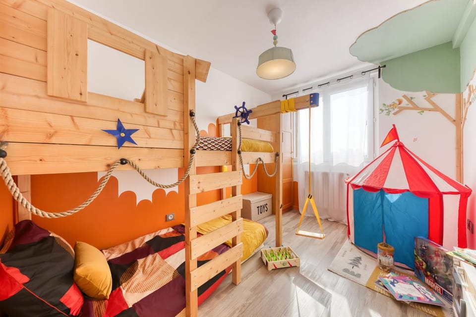 Bed, Kids's club, Bedroom, bunk bed