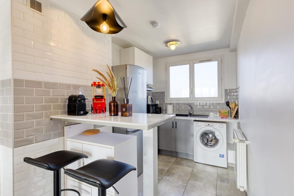 Coffee/tea facilities, Kitchen or kitchenette, oven, toaster, washing machine