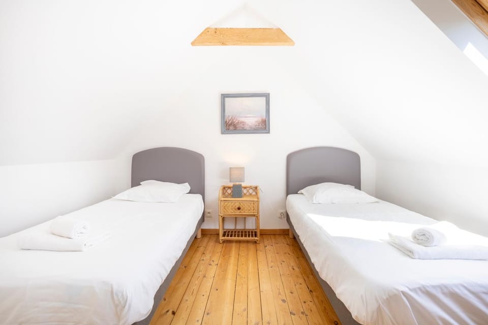 Property building, Living room, Bedroom