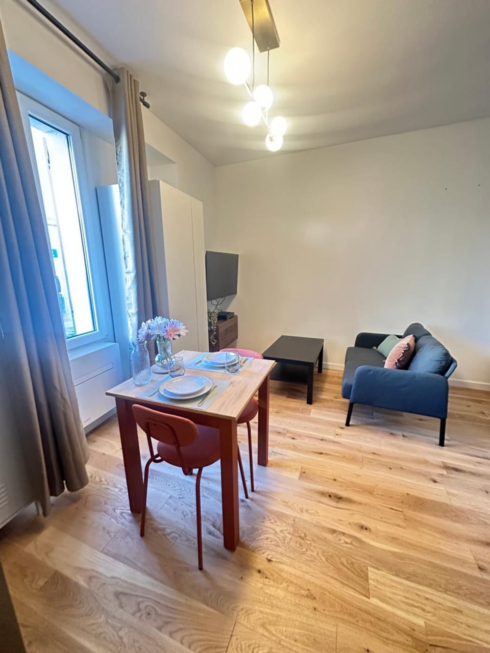Seating area, Dining area