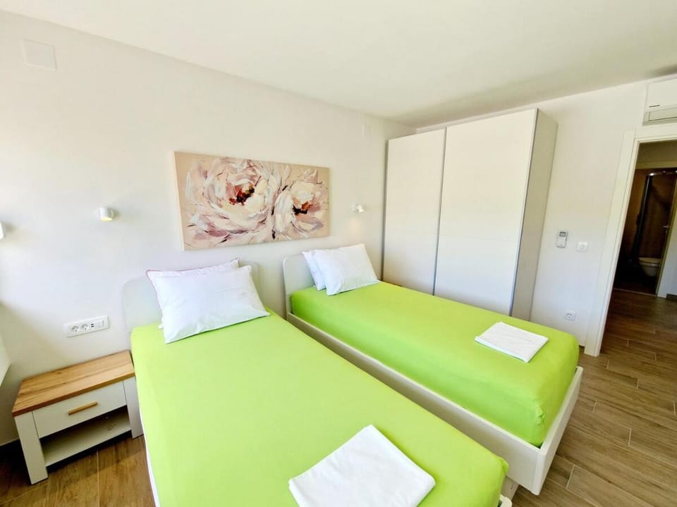 Bed, Bedroom, wardrobe
