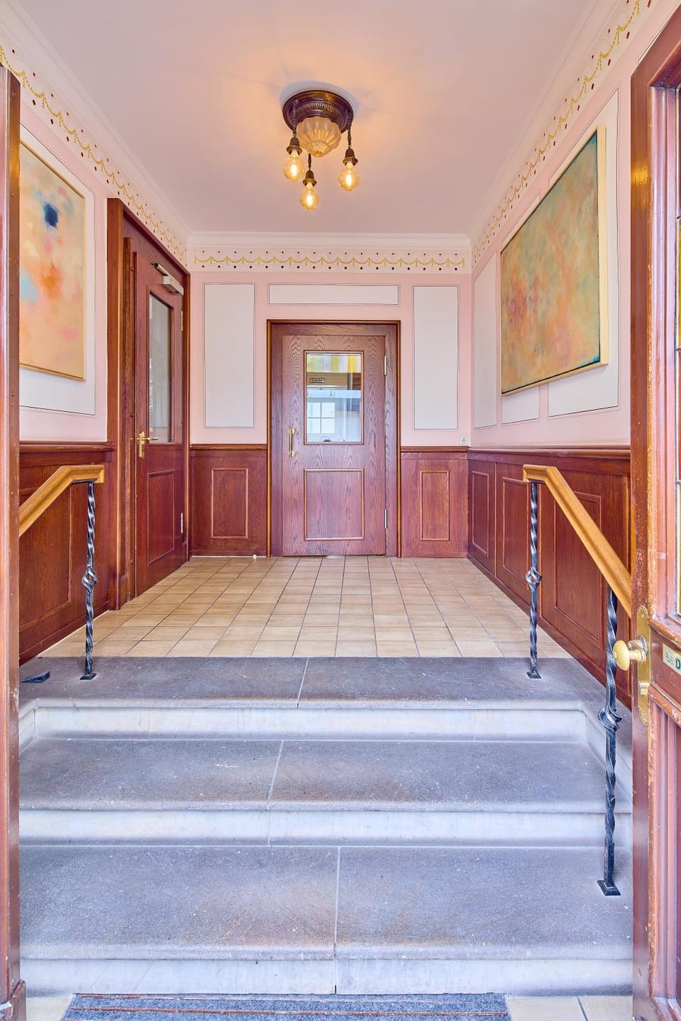 Facade/entrance
