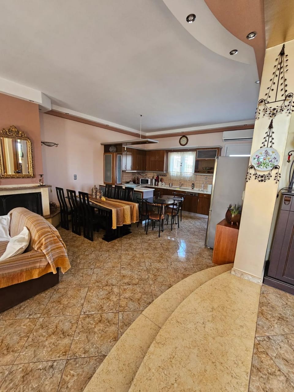 Dining area, kitchen