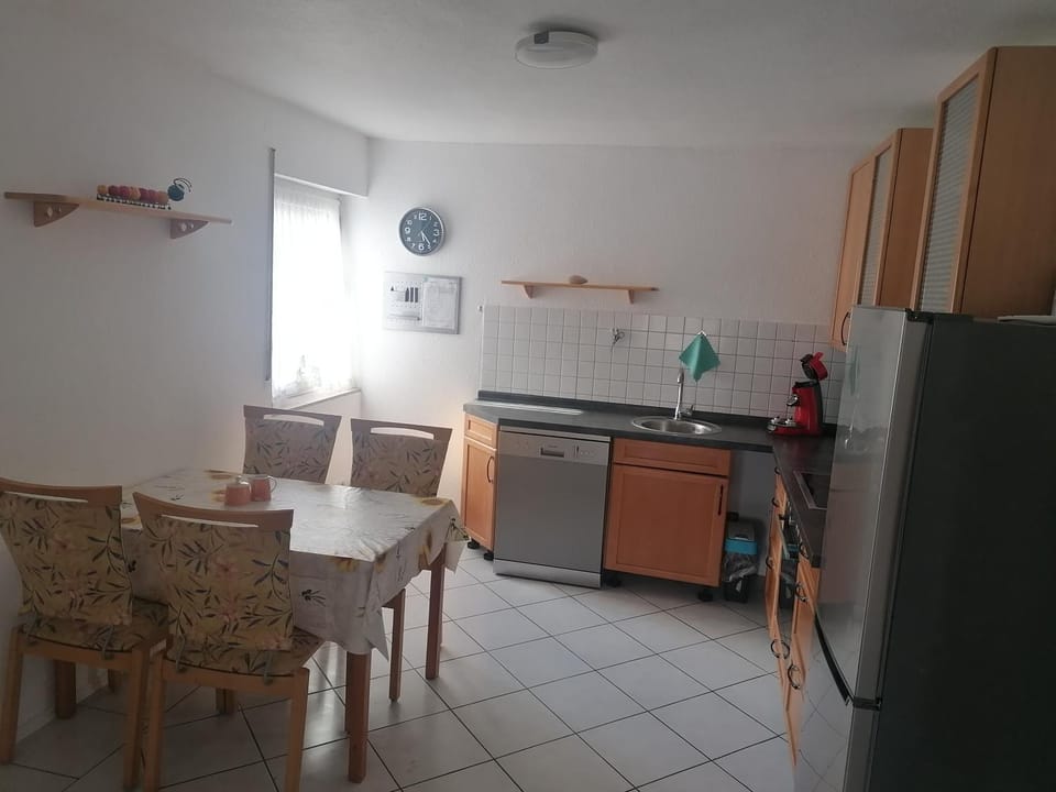 Property building, Kitchen or kitchenette, Living room