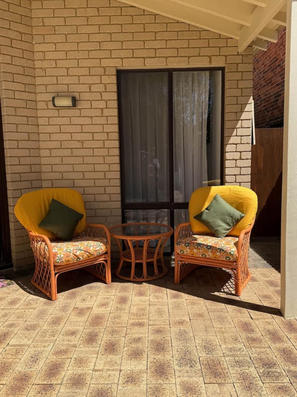 17 Rare Cool Urban-Style Nedlands 4BR-Parkng&Pool House in Nedlands