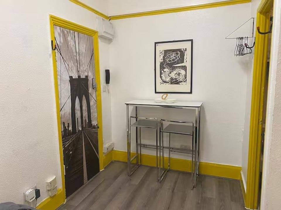 Decorative detail, Seating area