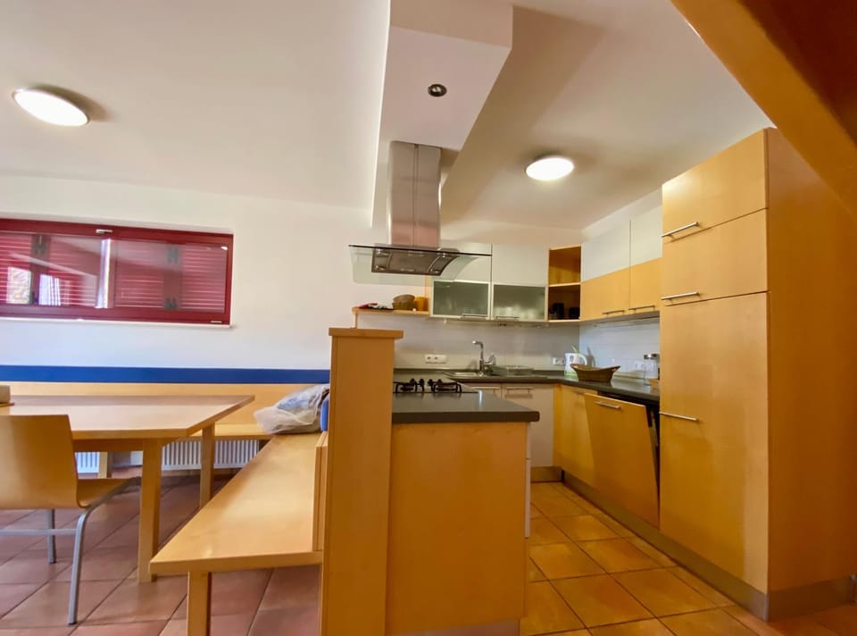 Kitchen or kitchenette, Dining area, dishwasher, oven, pet friendly, stove