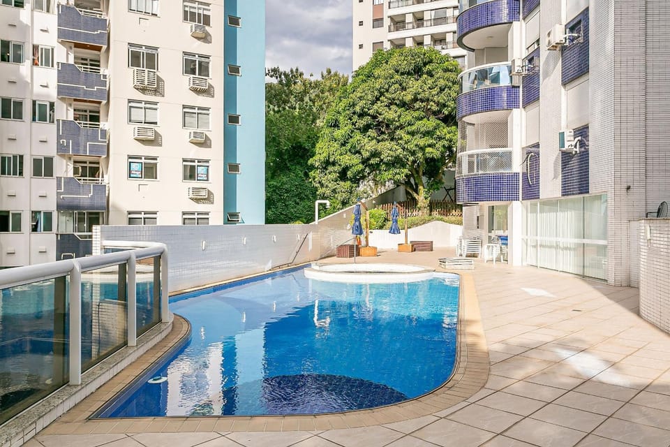Day, Swimming pool
