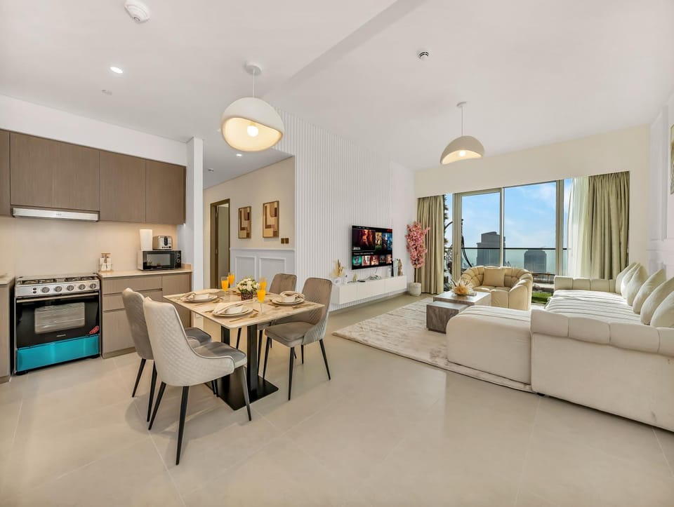 TV and multimedia, Kitchen or kitchenette, Living room, Seating area, Dining area, oven, stove, toaster