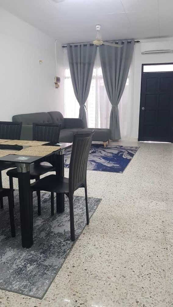 Aman 2 Homestay Senawang Musliim only House in Negeri Sembilan, Malaysia