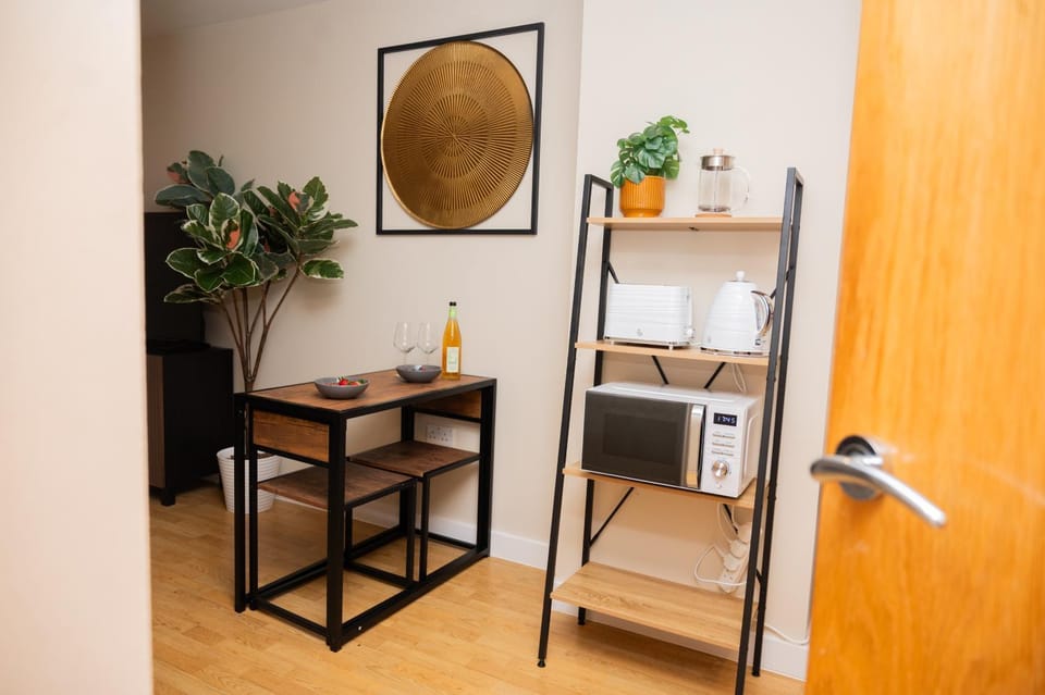 Two bed City Apartment with FREE Parking and NETFLIX Apartment in Leeds