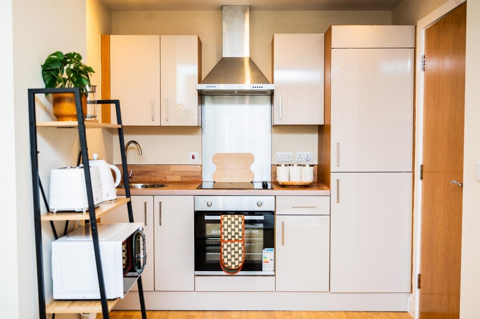 Two bed City Apartment with FREE Parking and NETFLIX Apartment in Leeds