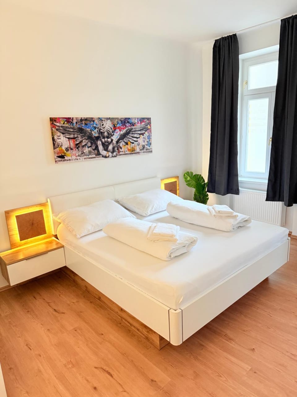 Bed, Photo of the whole room, Bedroom, towels