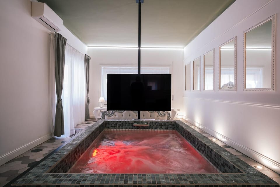 Hot Tub, TV and multimedia