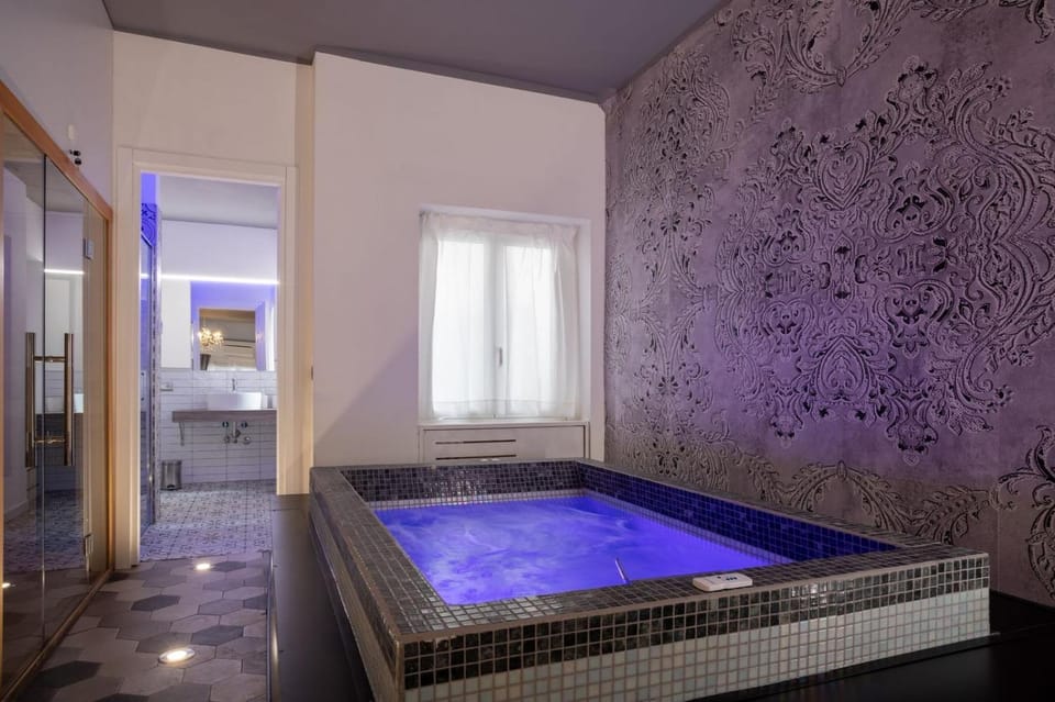 Hot Tub, Sauna, Bathroom