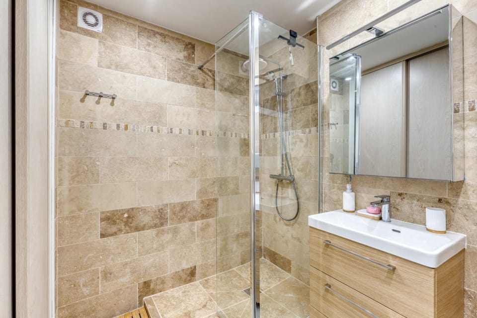 Shower, Toilet, Bathroom