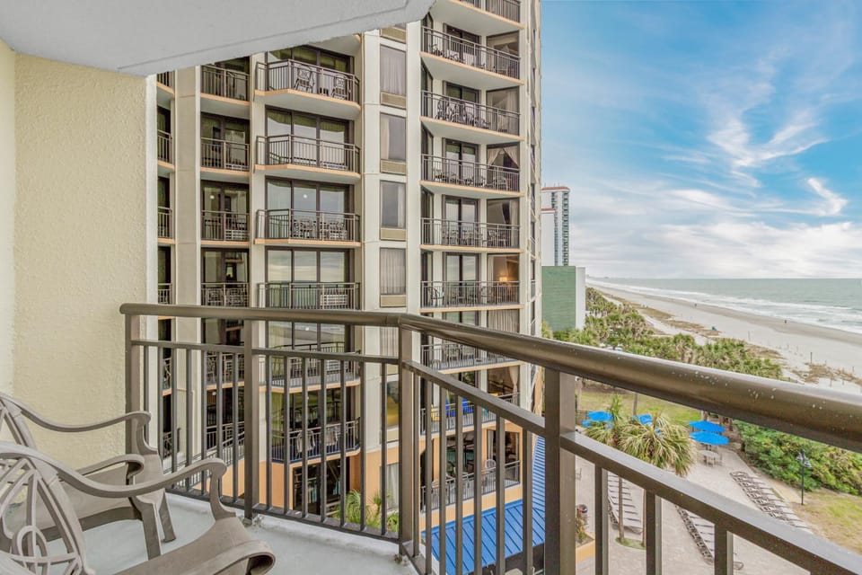 Charming Oceanfront Suite, Make Memories Here! Dogs OK 526 Apartment in Myrtle Beach