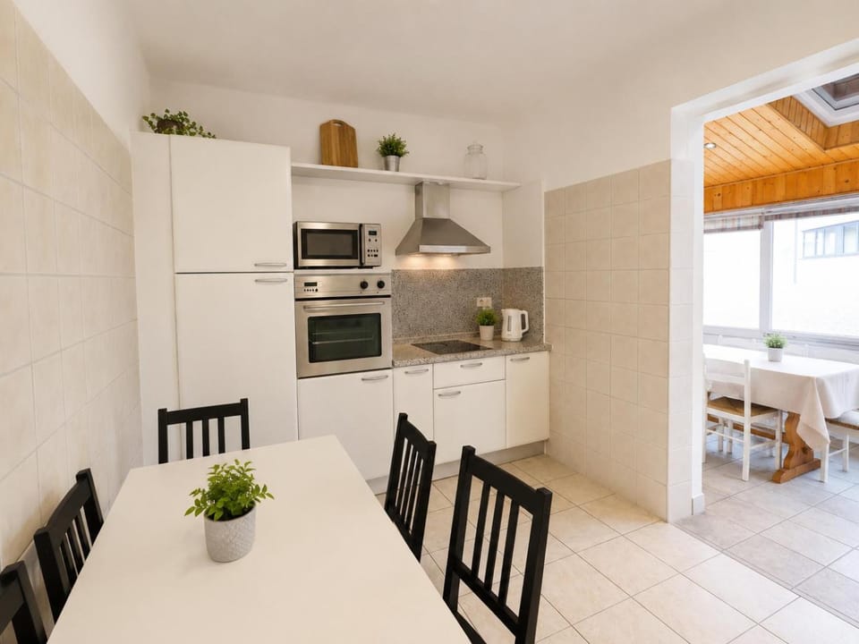 Kitchen or kitchenette, Communal kitchen, kitchen
