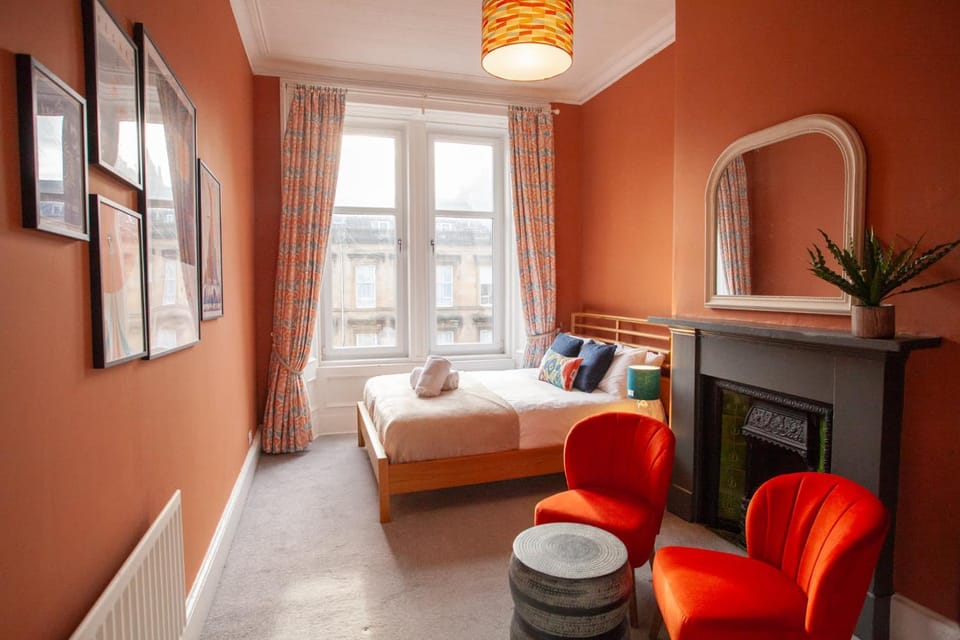 Bed, Photo of the whole room, Seating area, Bedroom
