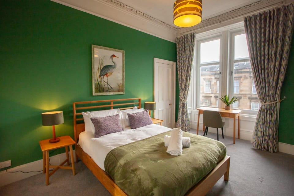 Bed, Living room, Photo of the whole room, Bedroom, towels
