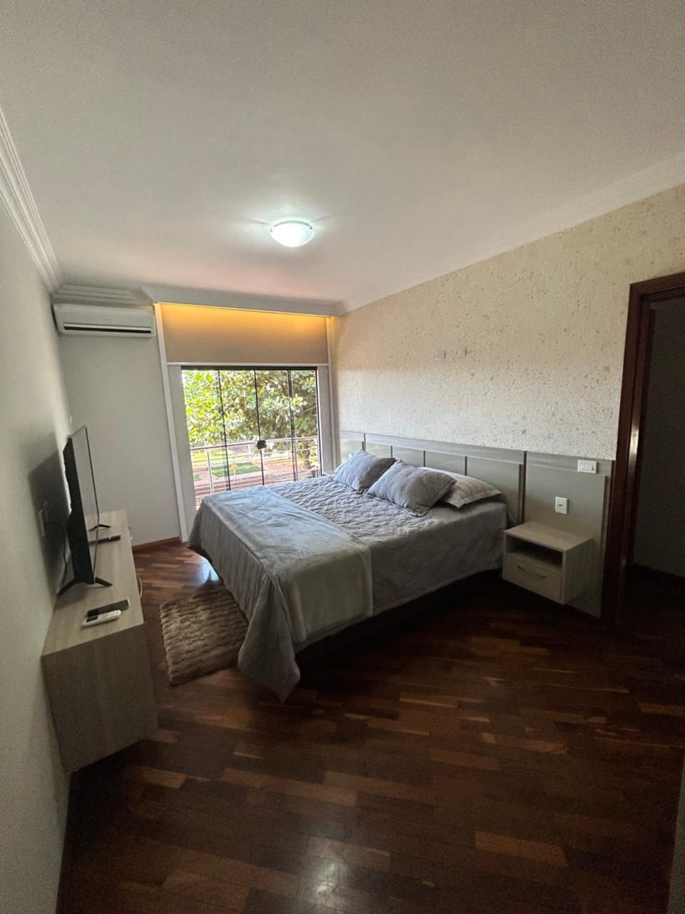 Bed, TV and multimedia, Bedroom, air conditioner