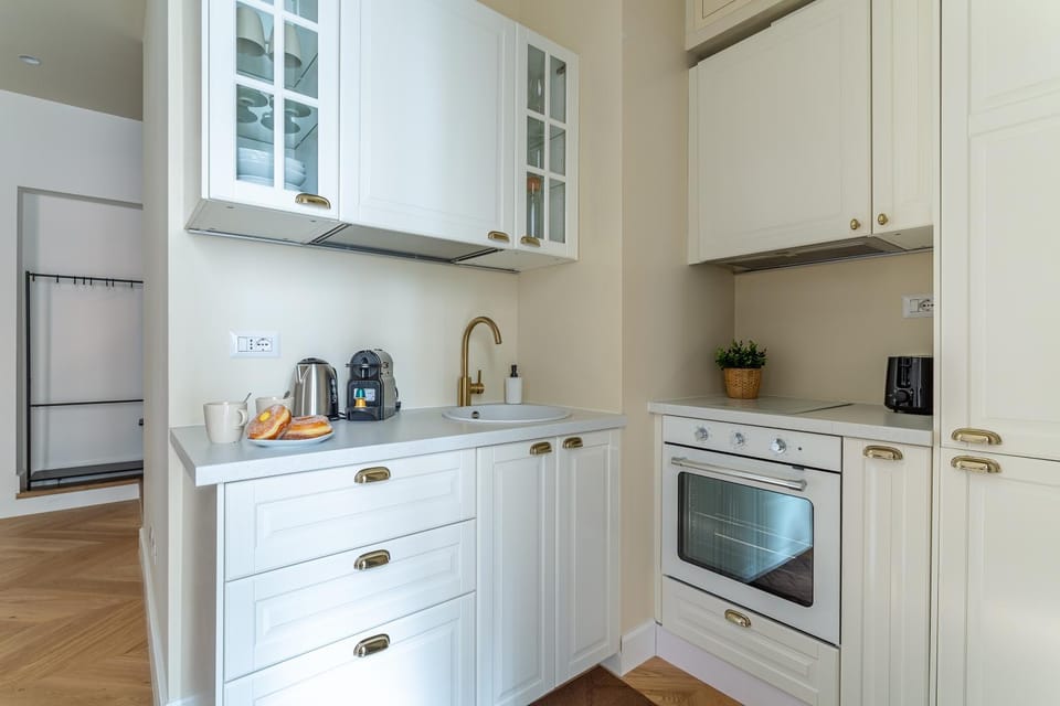 Coffee/tea facilities, Kitchen or kitchenette, oven