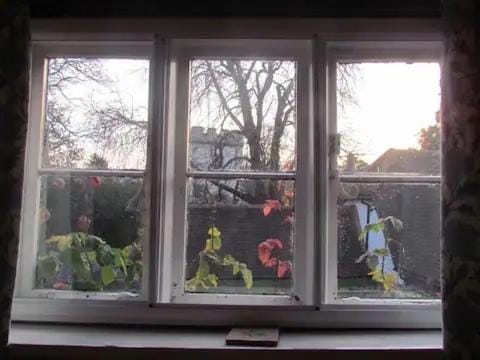 Come and Stay in our Charming Cottage Bed and Breakfast in Wycombe District