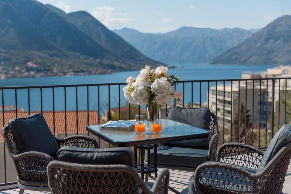Angel's Sea View Apartment in Dobrota