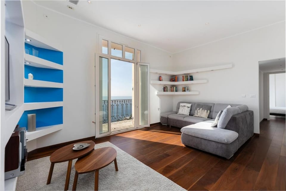 Les Floralies, large 3-room, sea and Monaco view Apartment in Roquebrune-Cap-Martin