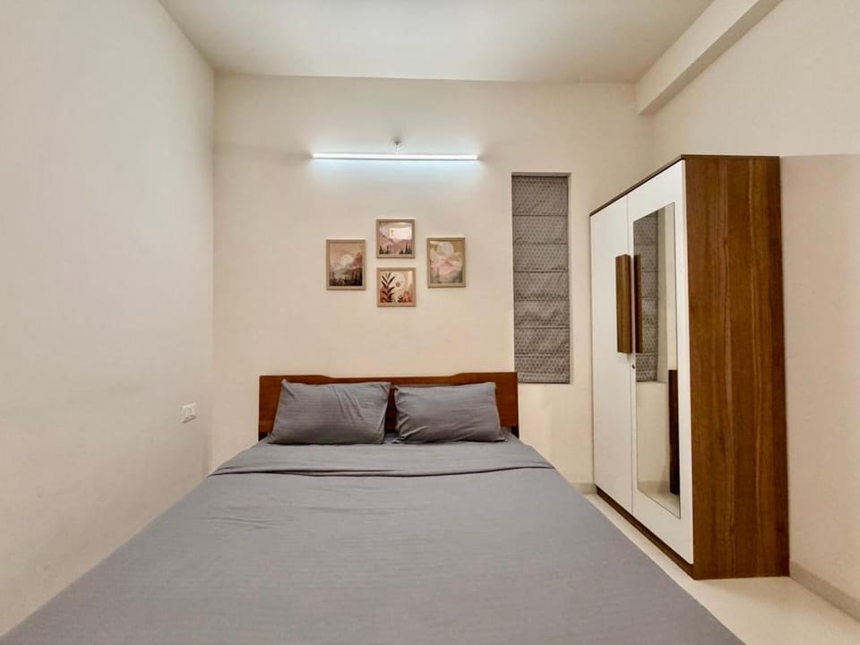 Bedroom, wardrobe
