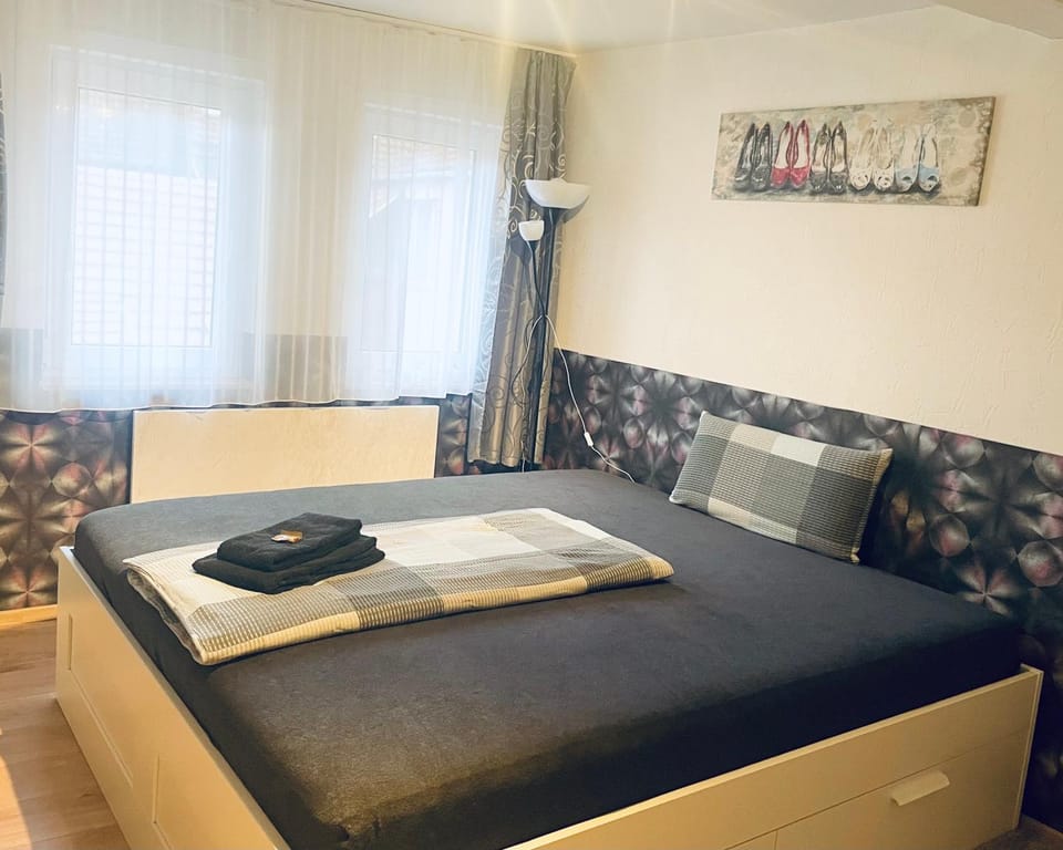 Bed, Photo of the whole room, towels