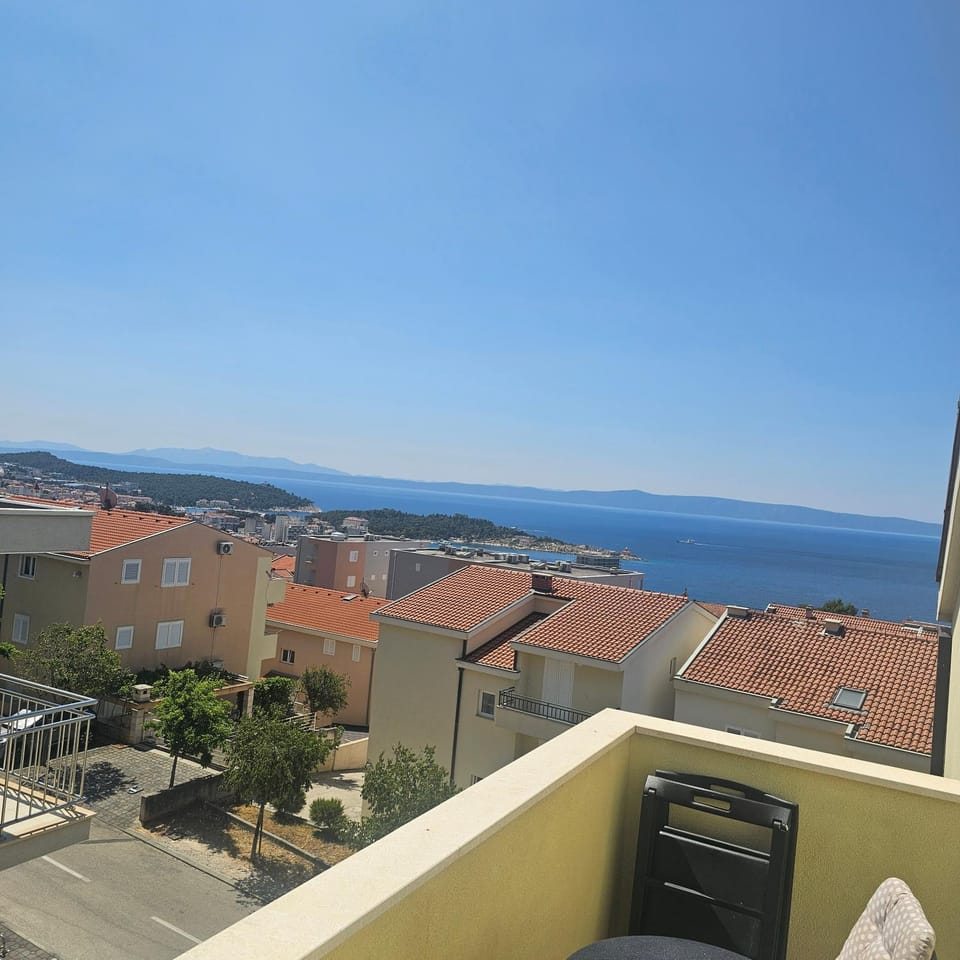 Day, View (from property/room), City view, Sea view