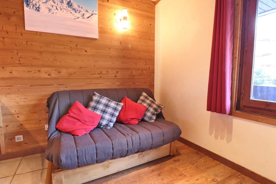 Bed, Living room