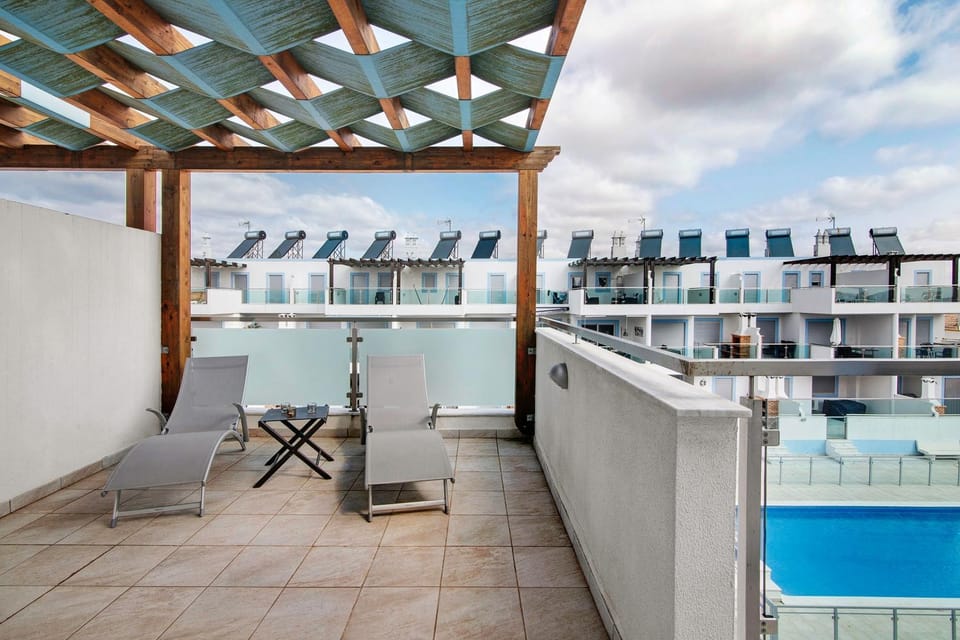 Property building, Balcony/Terrace, Living room, Swimming pool