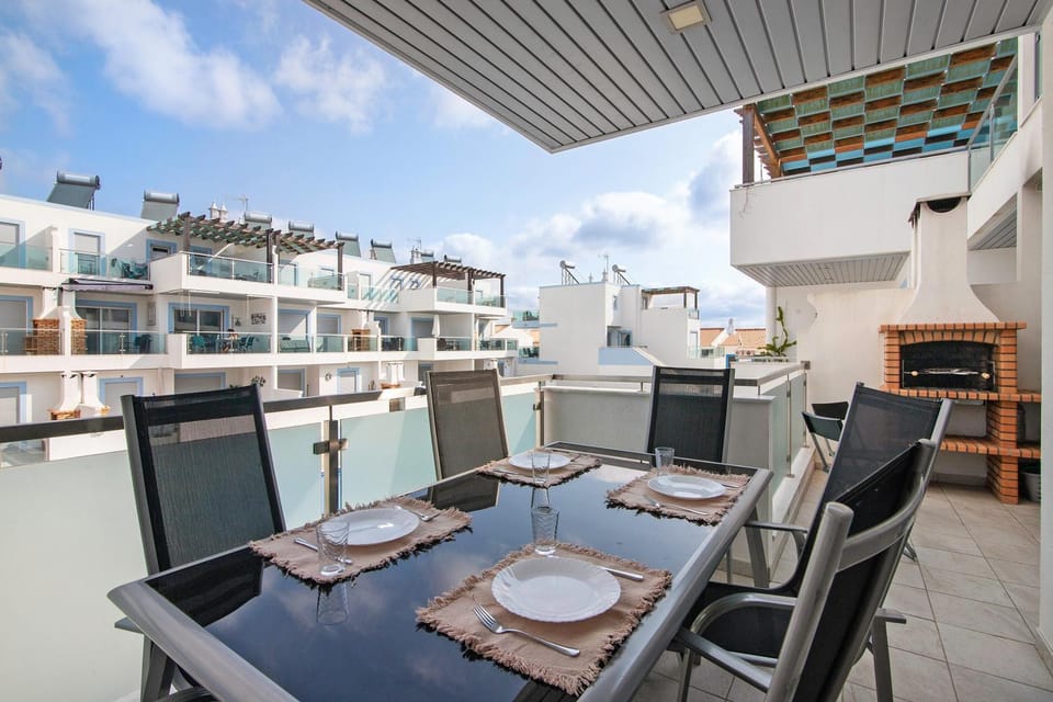Property building, Balcony/Terrace, Living room