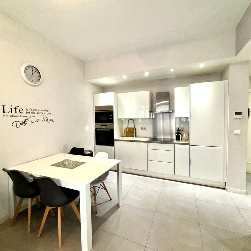 Kitchen or kitchenette, Dining area, dishwasher, oven, stove