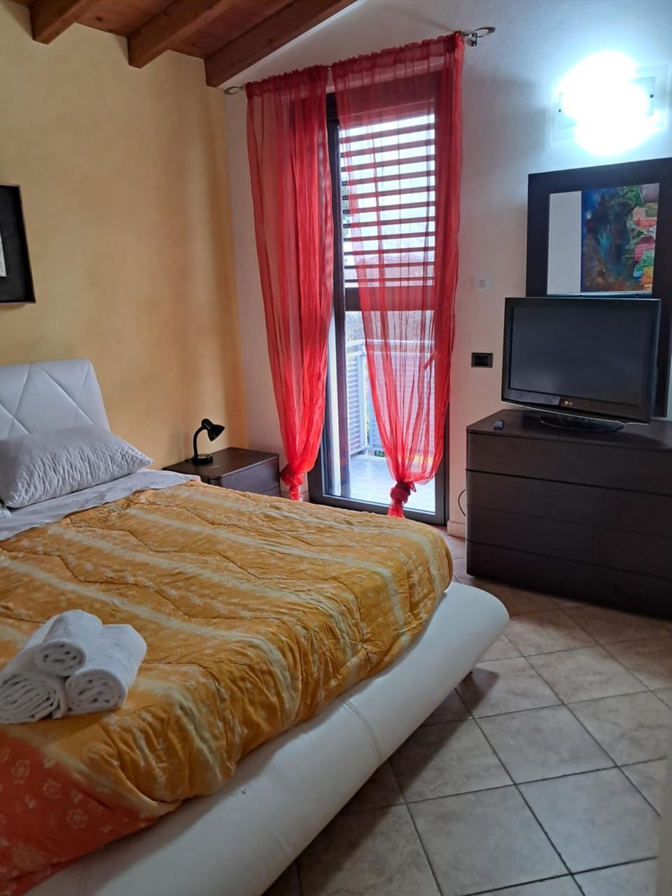 TV and multimedia, Photo of the whole room