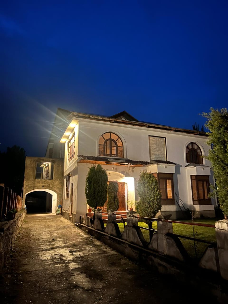 Property building, Facade/entrance, Night