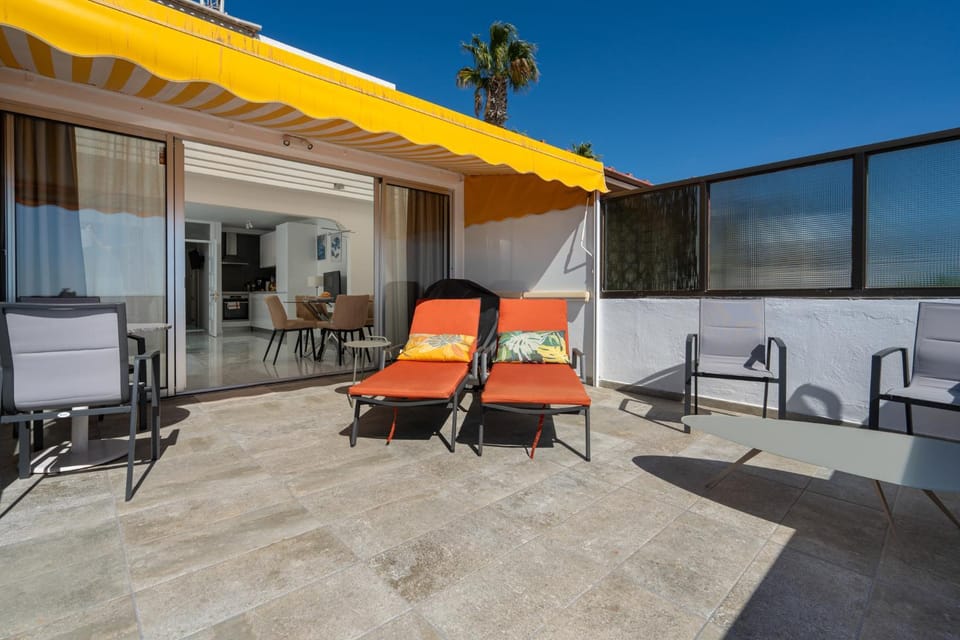 Balcony/Terrace, sunbed