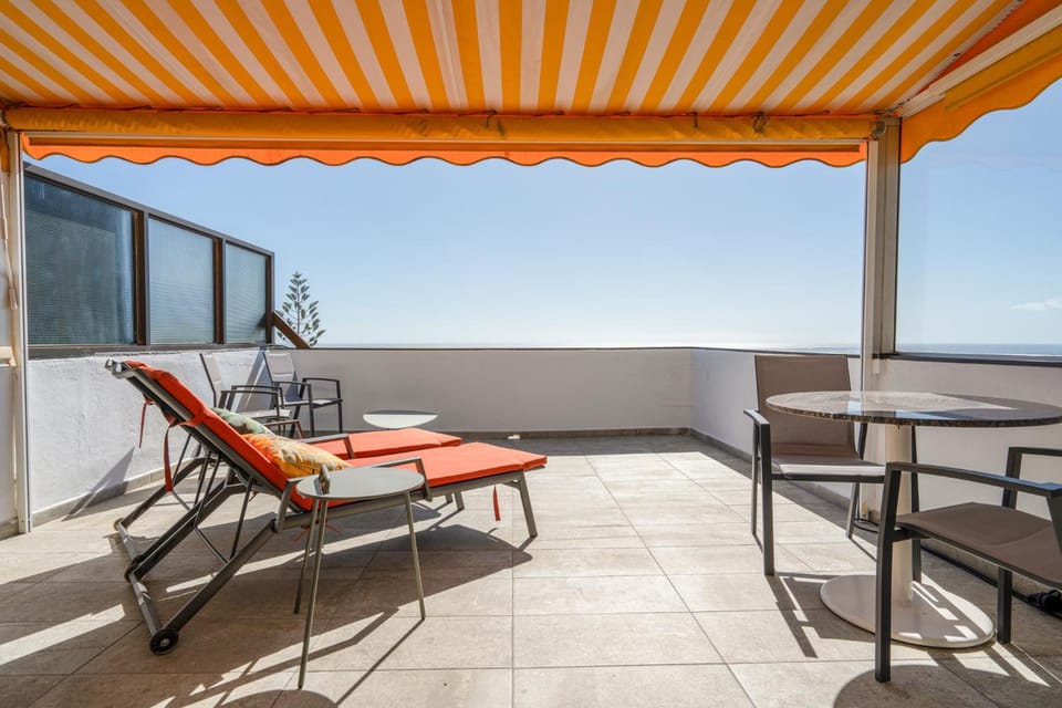 Balcony/Terrace, sunbed