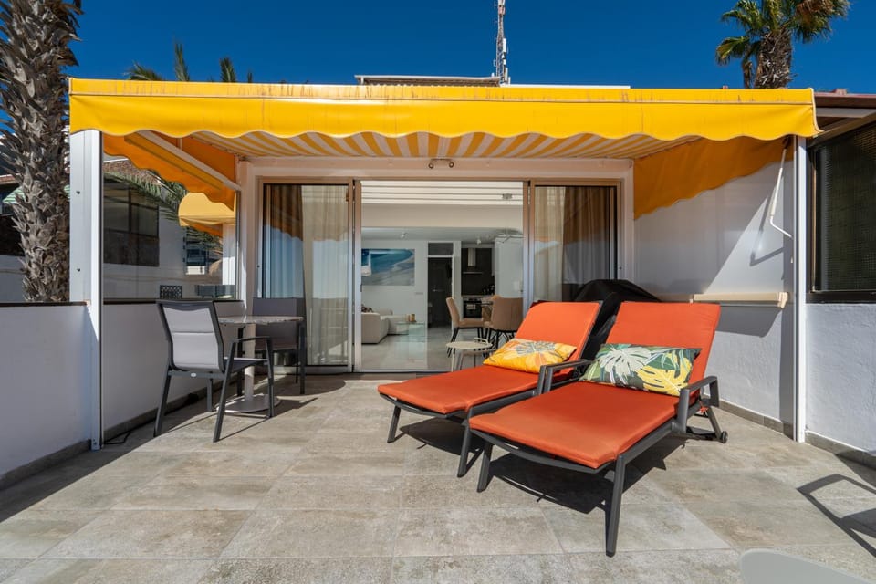 Balcony/Terrace, sunbed