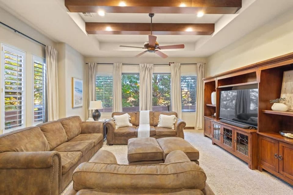 Poolside Place in Coral Ridge with Private Hot Tub House in Washington