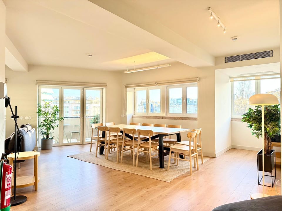 Living room, Seating area, Dining area, air conditioner