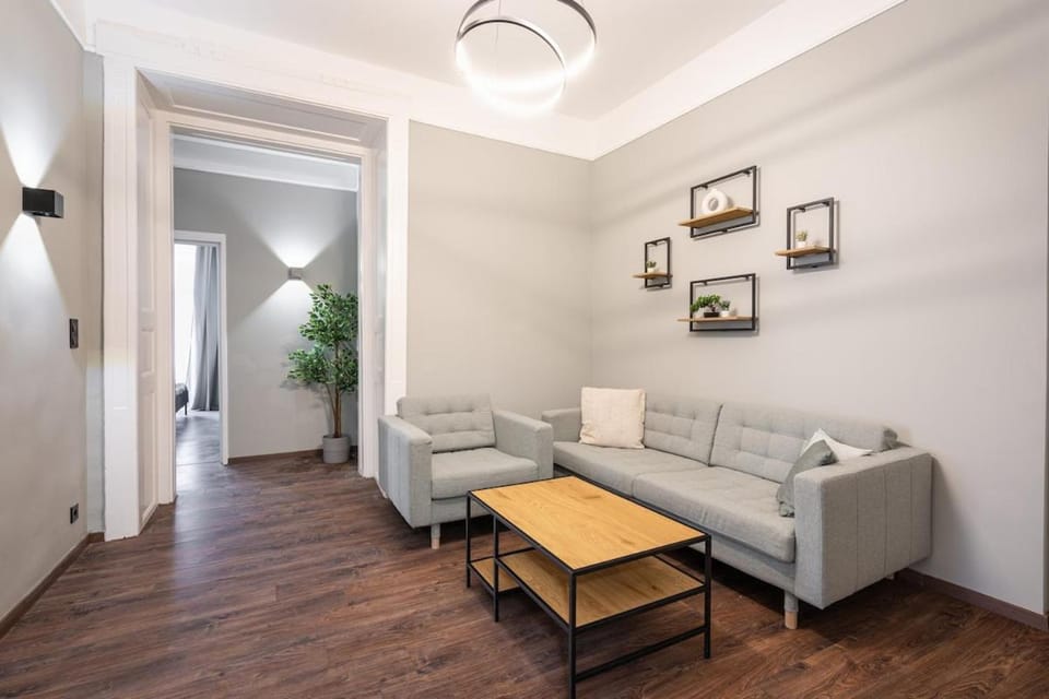 Premium 4 Bedroom Apartment on Maria St Apartment in Budapest