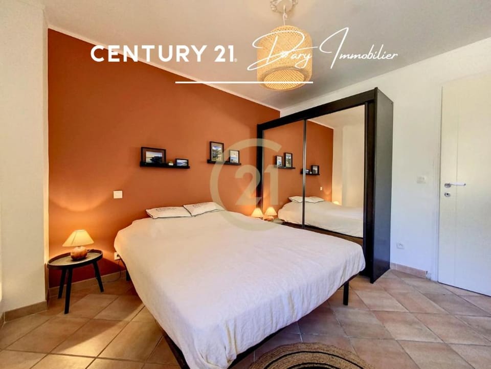 Calvi T3 en triplex dans résidence avec piscine Apartment in Calvi