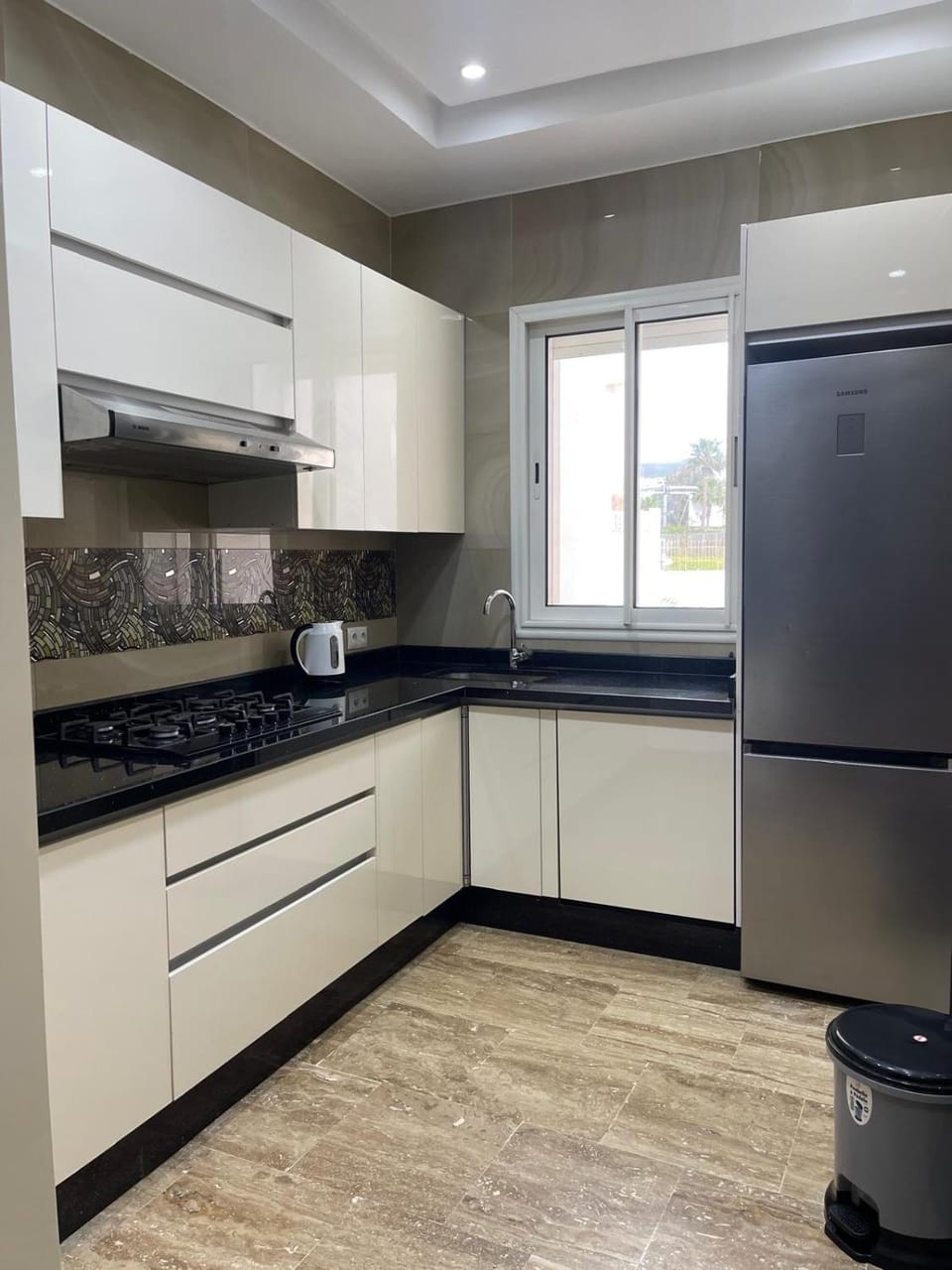 Coffee/tea facilities, Kitchen or kitchenette, dishwasher, oven, stove, washing machine