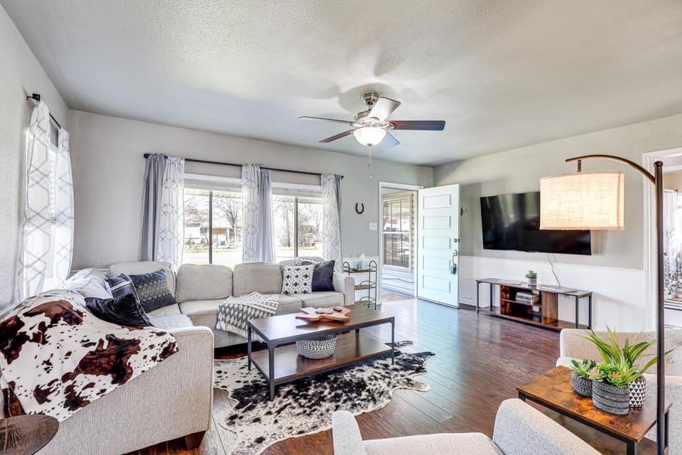 5 Mi to Belton Lake Home with Large Yard! House in Belton