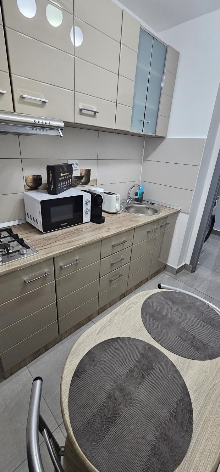 Kitchen or kitchenette, Dining area, stove, toaster
